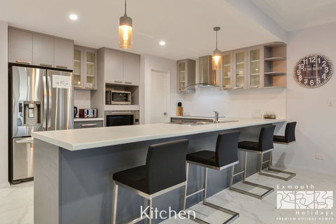 34 Madaffari Drive - Pool - Hotels Melbourne 3
