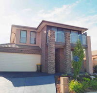 4 Bed 2 And A Half Bath Luxury Villa in Point Cook - Hotels Melbourne