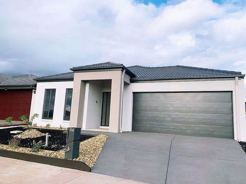 4Bed 2Bath Cozy Guesthouse In Tarneit - Hotels Melbourne 0