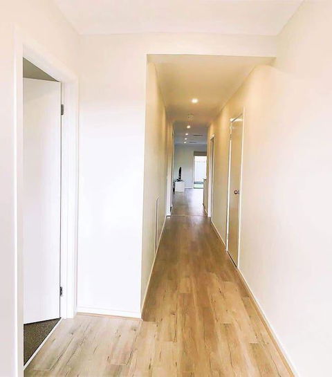 4Bed 2Bath Cozy Guesthouse In Tarneit - Hotels Melbourne 3