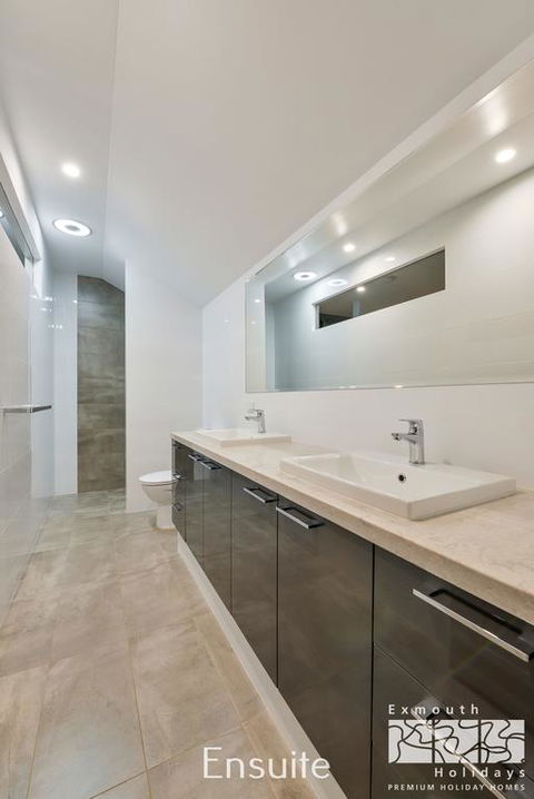 5 Kestrel Place - PRIVATE JETTY & POOL - Hotels Melbourne 3