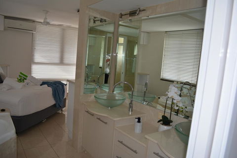 5,  Apartment On The Esplanade - Hotels Melbourne 3