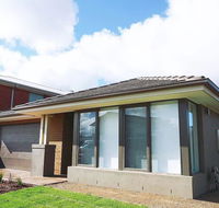 5Bed 2Bath Family House in Werribee - Hotels Melbourne