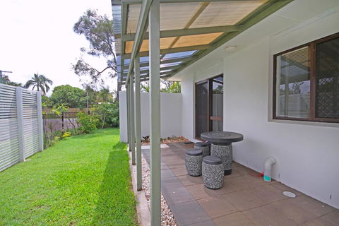 6 Petrie Ave, Marcoola, Pet Friendly, Linen Supplied - Hotels Melbourne 3