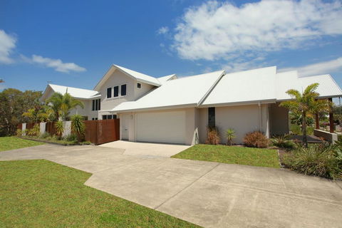 60 Beachway Parade, Marcoola, 500 BOND, Linen Supplied - Hotels Melbourne 0