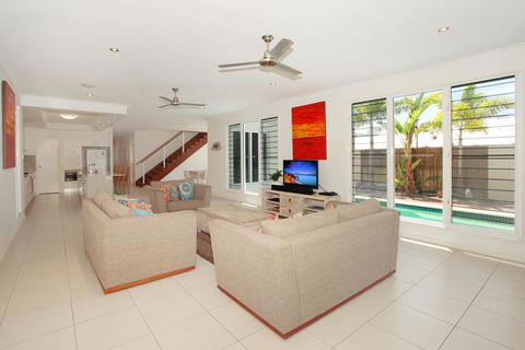 60 Beachway Parade, Marcoola, 500 BOND, Linen Supplied - Hotels Melbourne 1