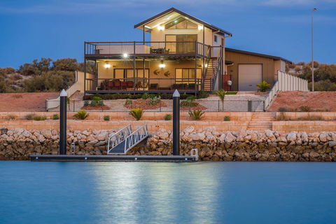 64 Madaffari Drive - PRIVATE JETTY - Hotels Melbourne 0