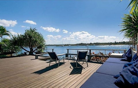 78 Noosa Parade - Hotels Melbourne 2