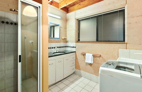 9 Marshall Street - Large Family Holiday Home Just Metres To The Beach - Hotels Melbourne 3