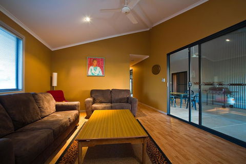 9 Skipjack Circle - Lovely Pet-Friendly Holiday Home With A Breezeway - Hotels Melbourne 1