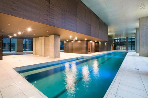 A Stylish CBD Apartment With A Stunning View - Hotels Melbourne 3