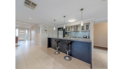 A TOUCH OF CLASS - PET FRIENDLY (OUTSIDE ONLY) - Hotels Melbourne 3