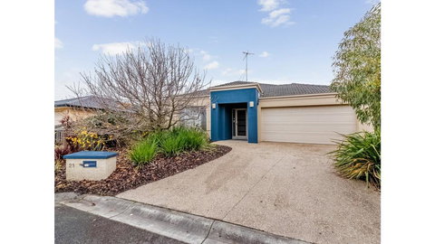 A TOUCH OF CLASS - PET FRIENDLY (OUTSIDE ONLY) - Hotels Melbourne 0