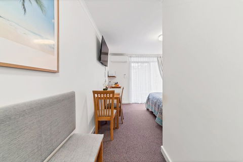 Abby's Poolside Retreat 1 - Hotels Melbourne 1