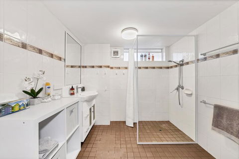 Abby's Poolside Retreat 1 - Hotels Melbourne 3