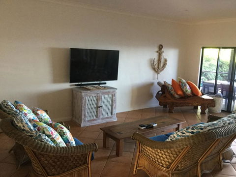 ABSOLUTE BEACHFRONT BLISS @ NEWELL BEACH - Hotels Melbourne 3