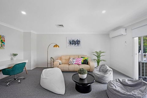 Discover Mount Annan Spacious 6-BR House - Hotels Melbourne 3