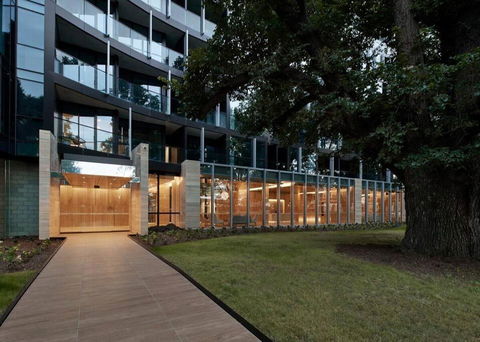 Elegant Apartment In Park With Rooftop Infinity Pool On St Kilda Road, Melbourne - Hotels Melbourne 1