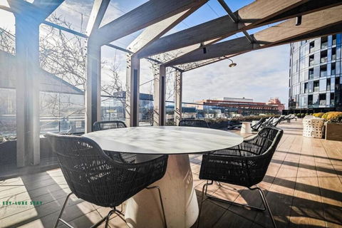 Elegant Apartment In Park With Rooftop Infinity Pool On St Kilda Road, Melbourne - Hotels Melbourne 4