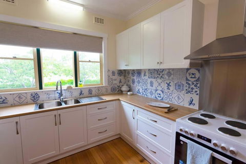 Elm Trees Of Ross Cottage - Hotels Melbourne 0