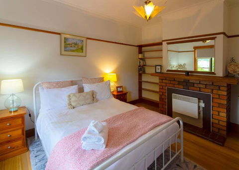 Elm Trees Of Ross Cottage - Hotels Melbourne 3