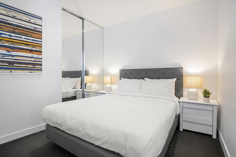 Fabulous 1-Bed With Pool And Private Courtyard - Hotels Melbourne 1