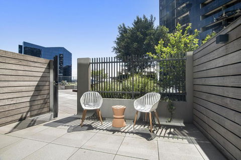 Fabulous 1-Bed With Pool And Private Courtyard - Hotels Melbourne 3