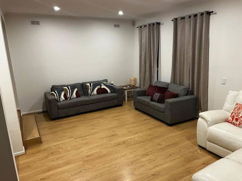 Family Home- Close To Knox City & Dandenong Ranges - Hotels Melbourne 4