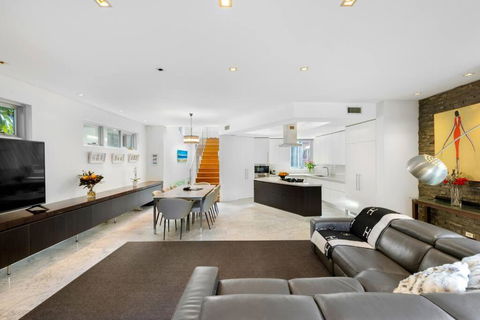 Exquisite Family Home Near Coogee Beach - Hotels Melbourne 1