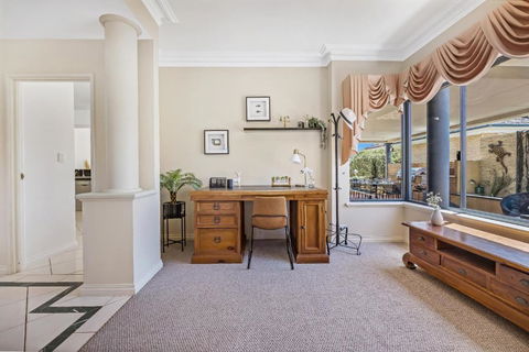 Fun In The Sun Pool Bliss & Ocean Views - Hotels Melbourne 3