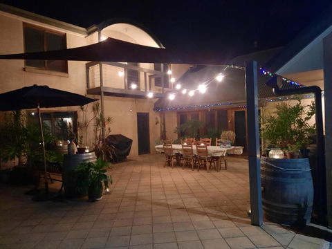 Frogmouth Hollow - Hotels Melbourne 3