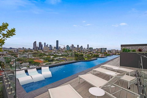 Gabba Oasis:Luxury 3BRM Apt Pool - Hotels Melbourne 1