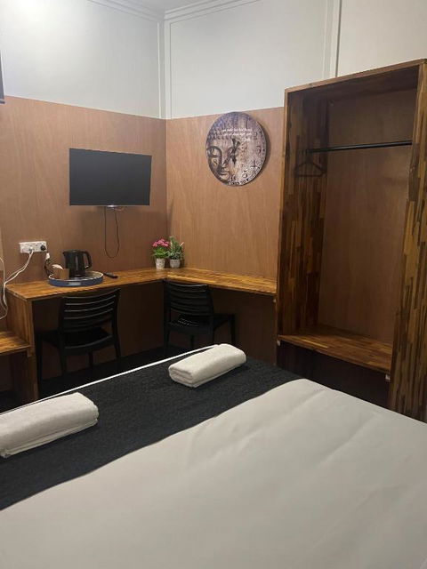 Gin Gin Budget Accommodation - Hotels Melbourne 0