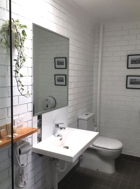 Gin Gin Village Motor Inn Motel QLD - Hotels Melbourne 4