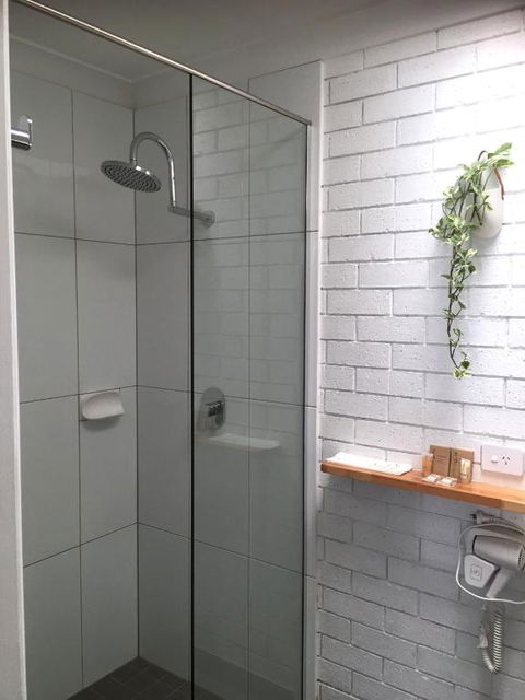 Gin Gin Village Motor Inn Motel QLD - Hotels Melbourne 3