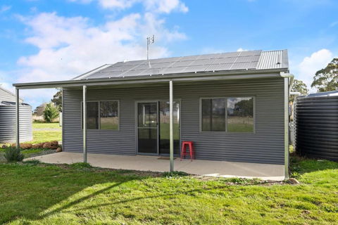 Glenowrie Cottage - 1 King 2 Singles - Farm Stay - Hotels Melbourne 2