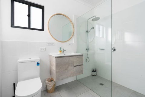 Glenowrie Cottage - 1 King 2 Singles - Farm Stay - Hotels Melbourne 4