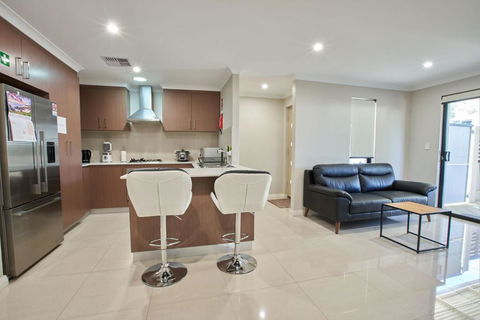 Gorgeous Family House Near Shops - Hotels Melbourne 2