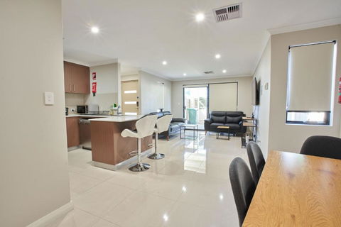 Gorgeous Family House Near Shops - Hotels Melbourne 4