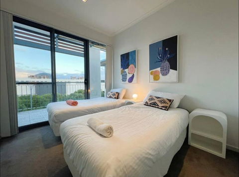 GW24-1 BATH 2 BR At The Glen With FREE Parking And Balcony - Hotels Melbourne 1