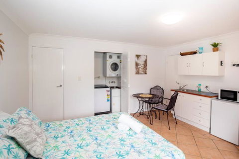 GORGEOUS STUDIO + 100M TO BEACH + POOL - Hotels Melbourne 4
