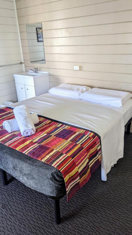 GRAND CENTRAL HOTEL PROSERPINE - Hotels Melbourne 0
