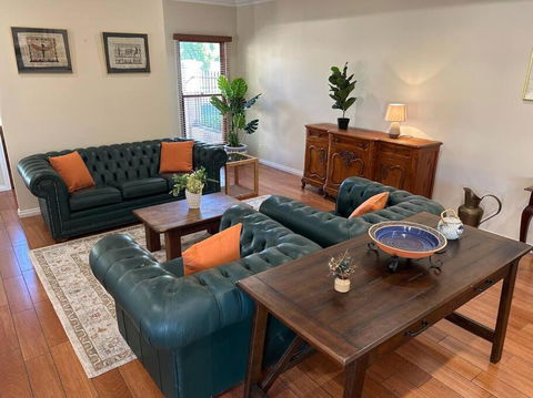 Grand Retreat In Peaceful Street - Hotels Melbourne 0