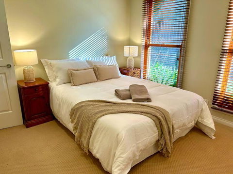 Grand Retreat In Peaceful Street - Hotels Melbourne 4