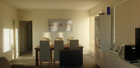 GREENWAY WATERS 2 Bed Apartment - Hotels Melbourne 1