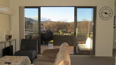 GREENWAY WATERS 2 Bed Apartment - Hotels Melbourne 3