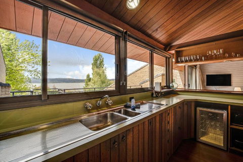 Grey Kangaroo - 2BR L Lake Front L Pet Friendly L Air-Con L BBQ L WiFi - Hotels Melbourne 3