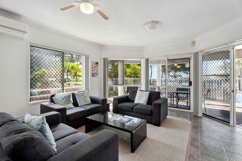 Ground Floor On The Esplanade - Hotels Melbourne 2