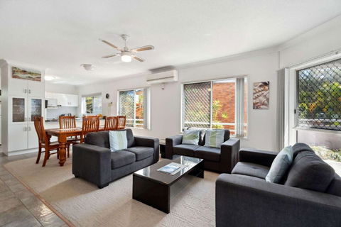 Ground Floor On The Esplanade - Hotels Melbourne 3