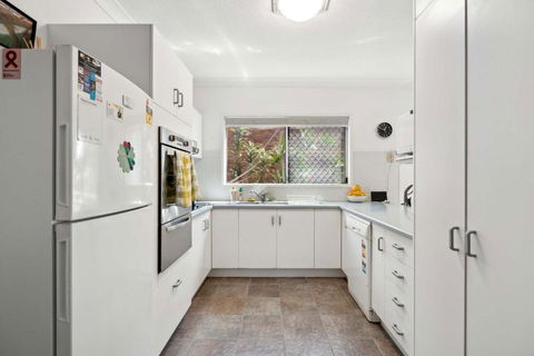 Ground Floor On The Esplanade - Hotels Melbourne 4